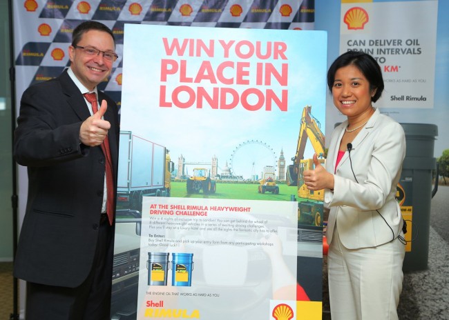 (L-R) Shell GM of Commercial & Industry Fuels & Lube Tech Dr Richard Tucker and Rimula Global Brand Manager Seow Lee Ming launching the 2014 Shell Rimula Global Promotion