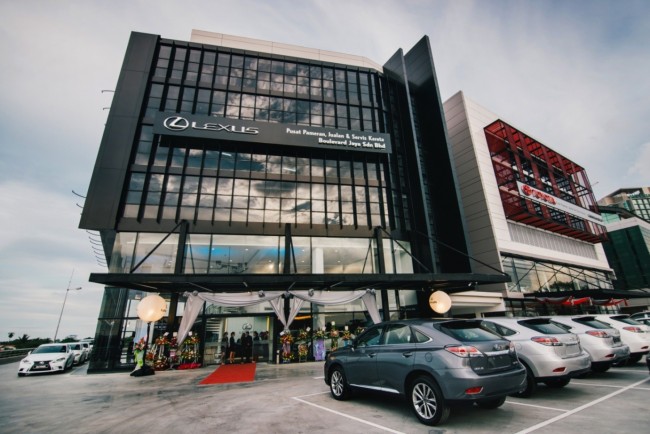 1.The New Lexus Kuching Showroom