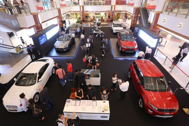 SISMA Auto's first ever dual brand roadshow at Bangsar Shopping Centre saw Jaguar and Land Rover vehicles being showcased side by side