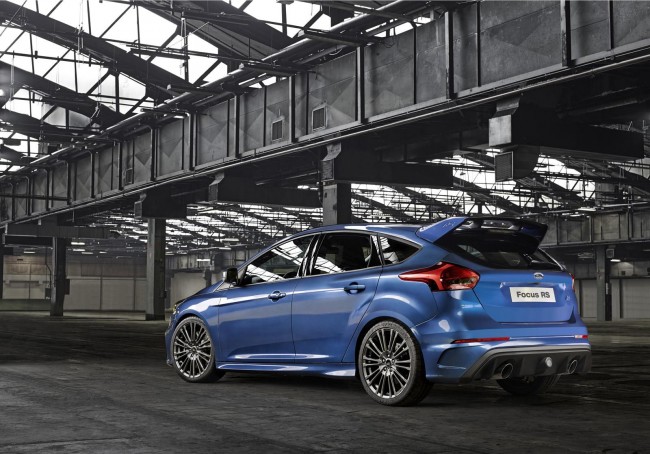 Ford-Focus-RS-2016-18