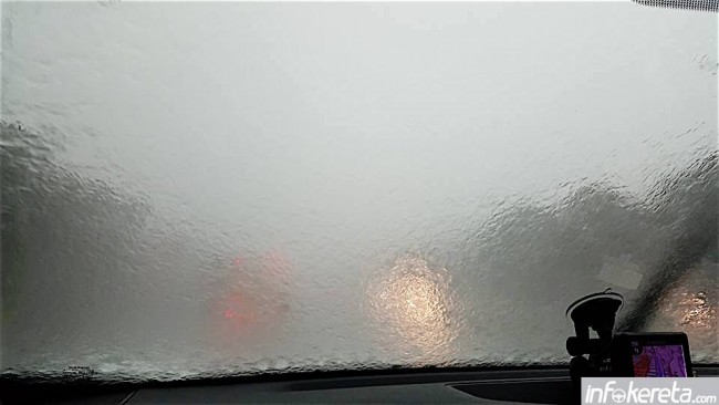 Driving_raining