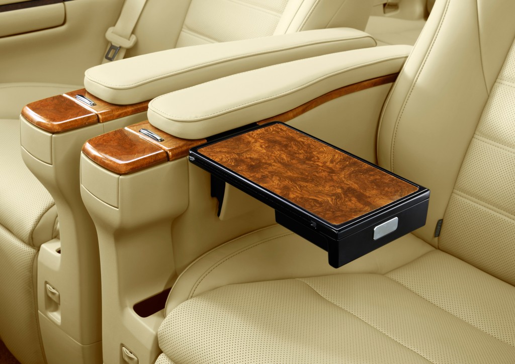 2015-Toyota-Vellfire_013-Vellfire-armrest-and-storage-table-for-Executive-Lounge