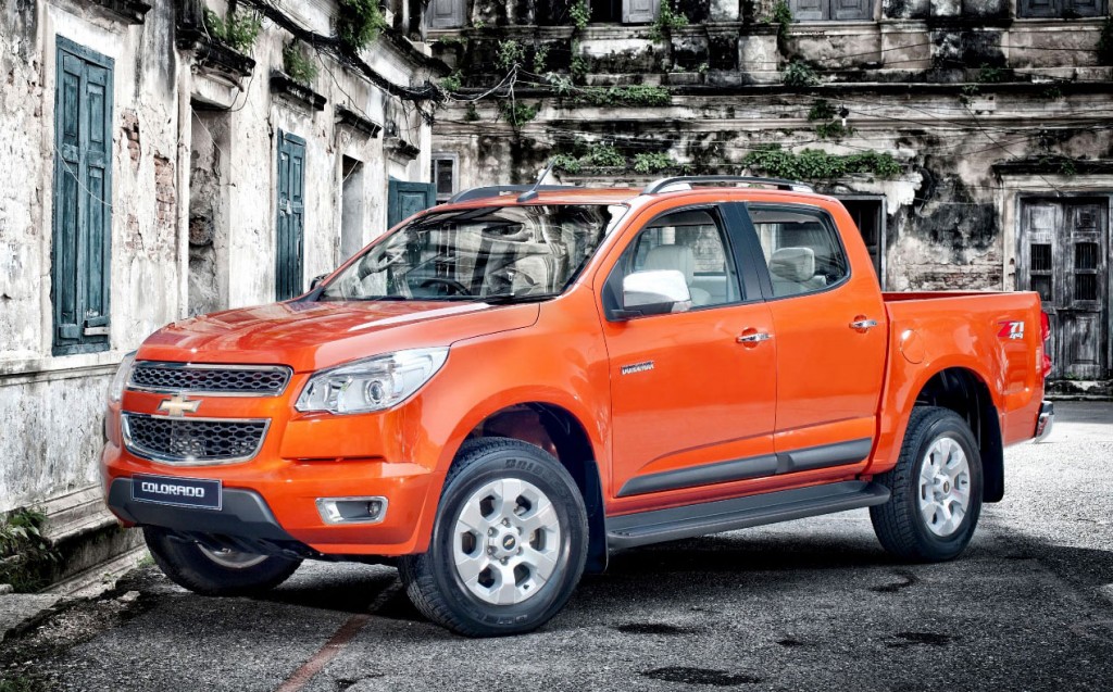 2014-Chevrolet-Colorado-Thailand-01