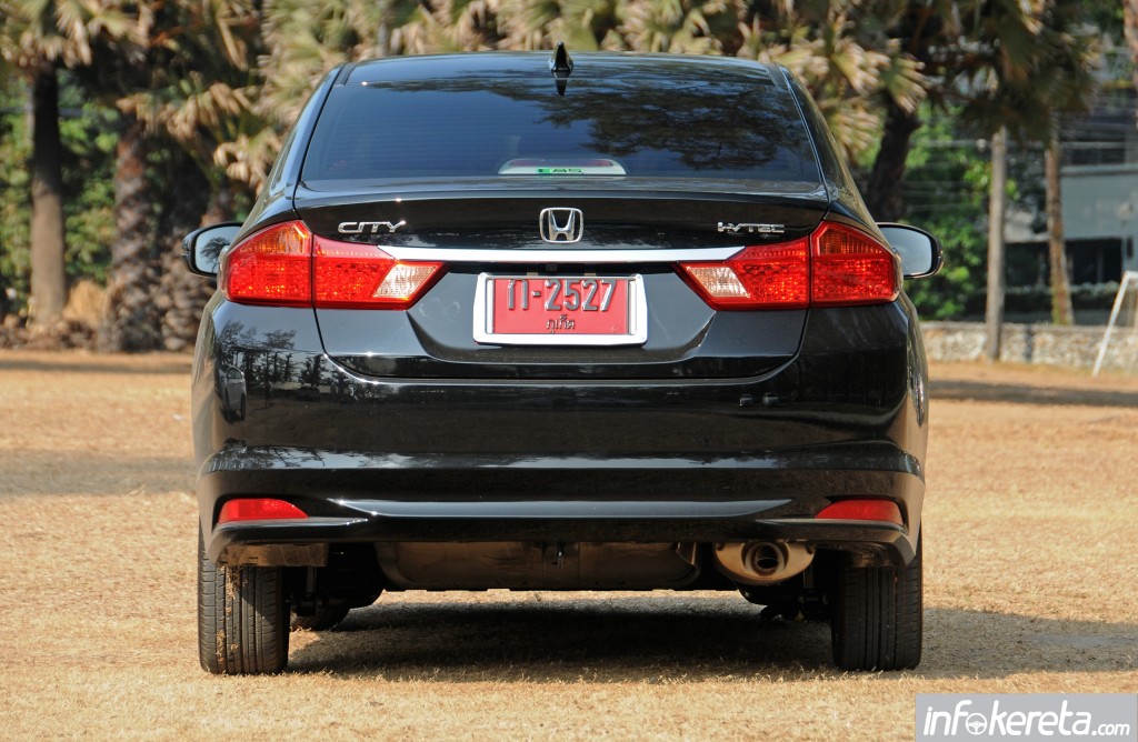 2014_Honda_City_preview_Thailand_ 030