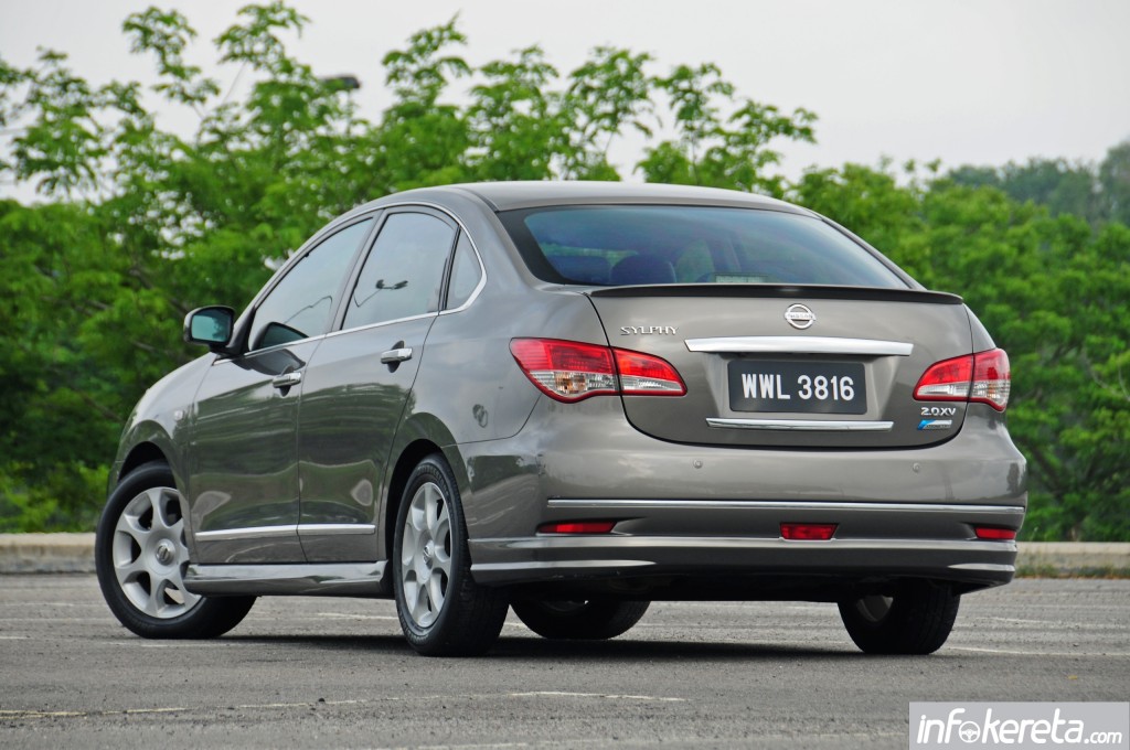 2012-2013_Nissan_Sylphy_004