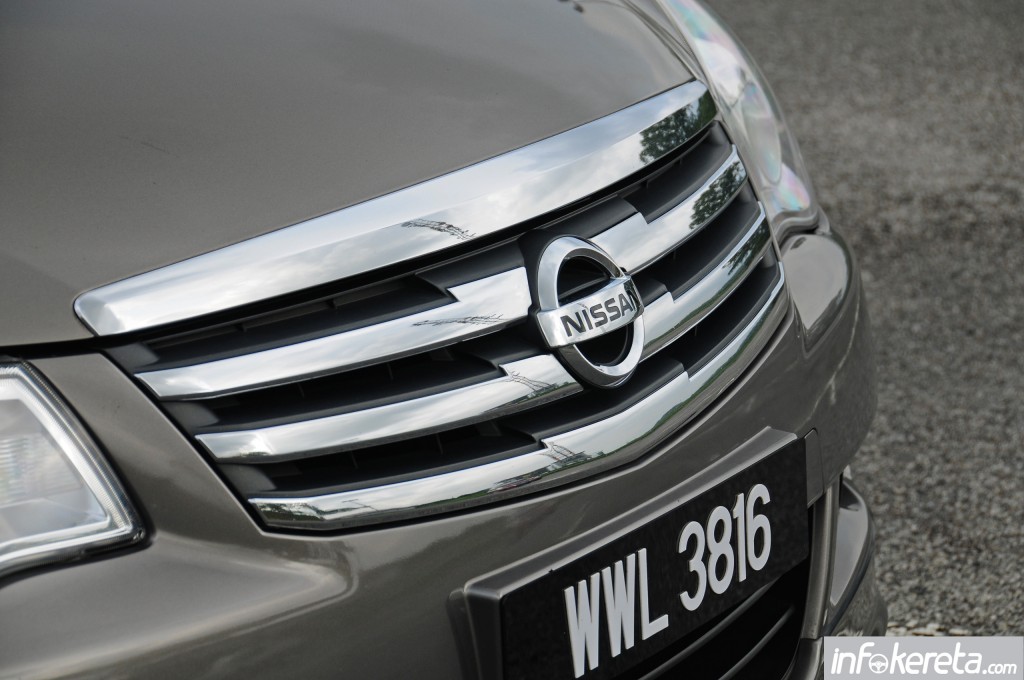 2012-2013_Nissan_Sylphy_011