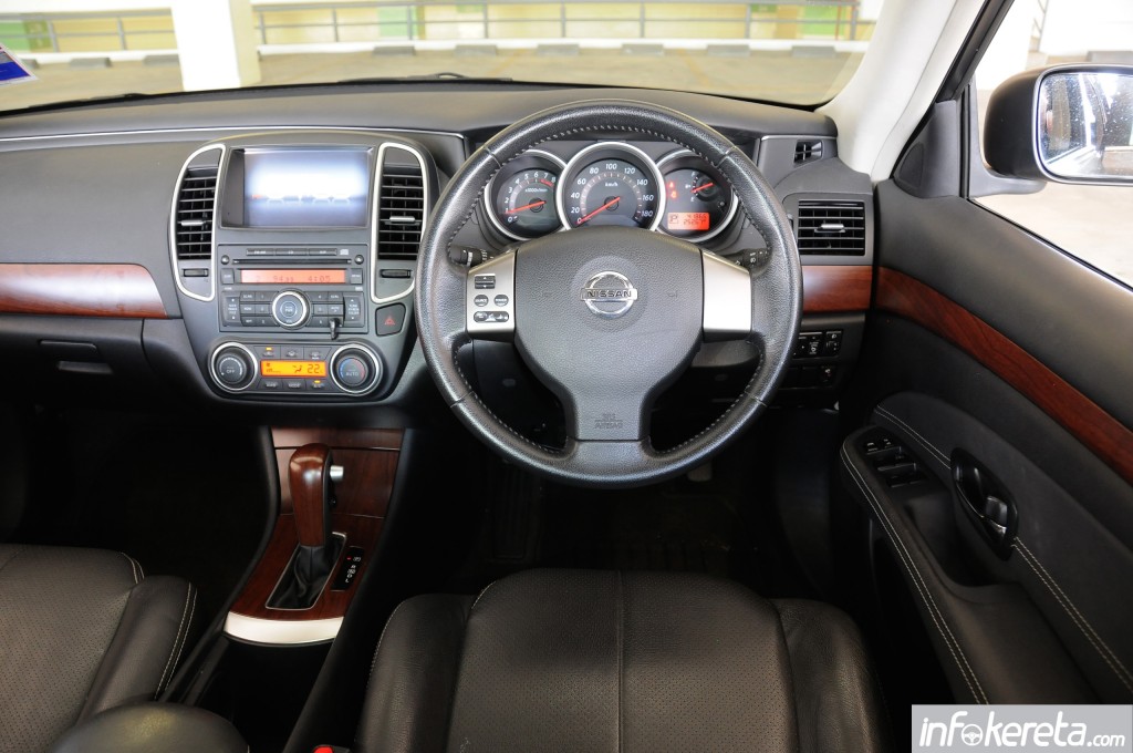 2012-2013_Nissan_Sylphy_027