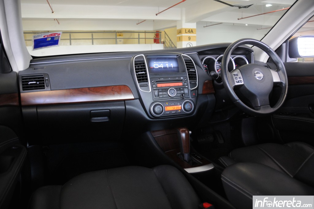 2012-2013_Nissan_Sylphy_029