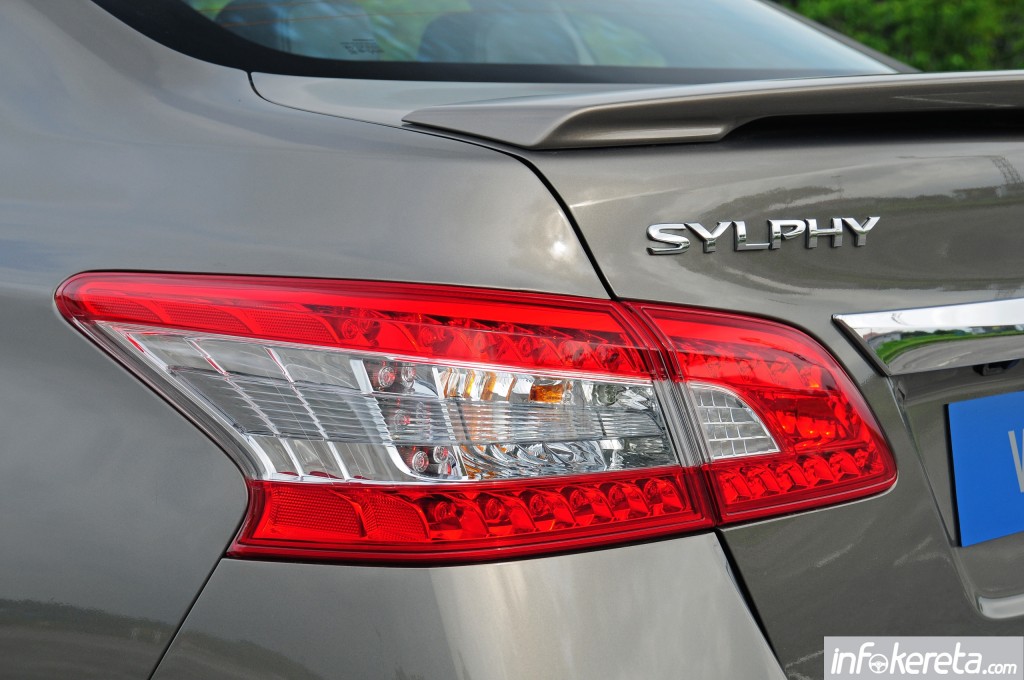 2014_Nissan_Sylphy_021