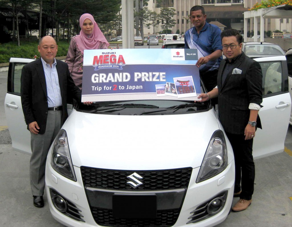 Grand Prize Winner Pn Syahrida & husband with Mr Keiichi & En Shahrul_3