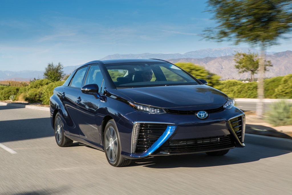 2016_Toyota_Fuel_Cell_Vehicle_020