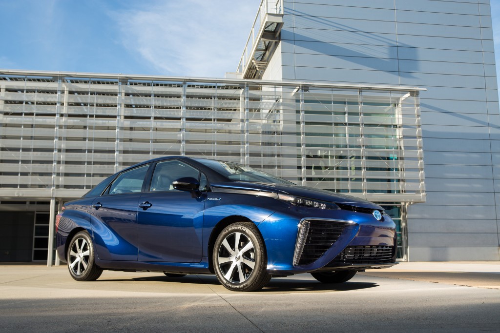 2016_Toyota_Fuel_Cell_Vehicle_030