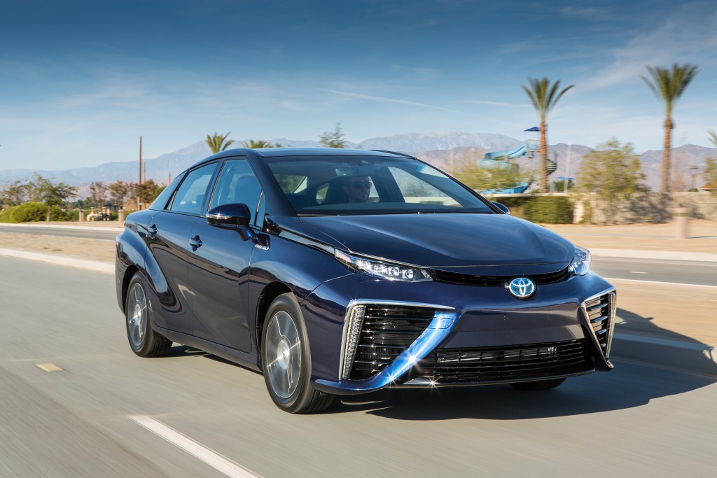 2016_Toyota_Fuel_Cell_Vehicle_041