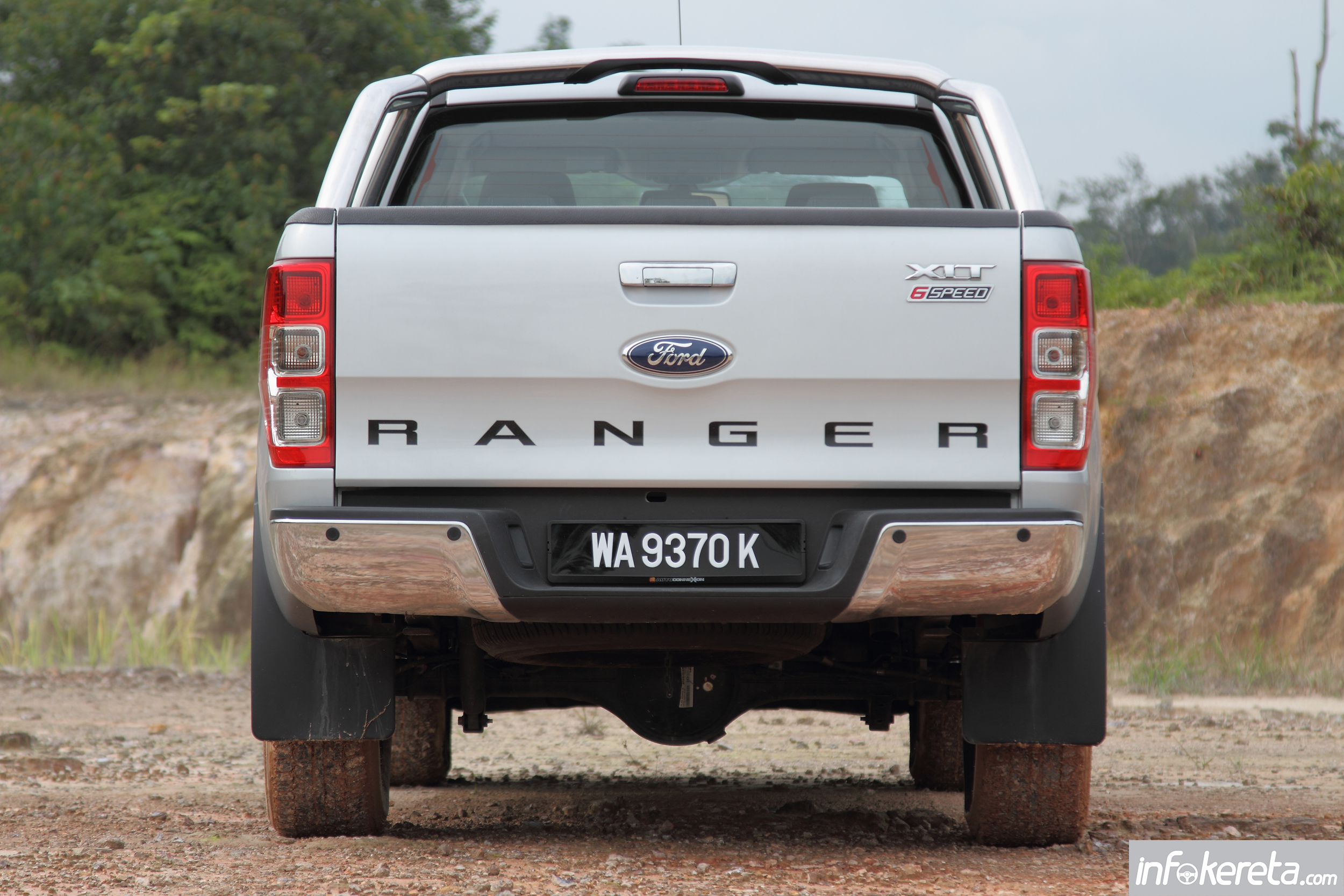 Ford Ranger 2013 вид сзади