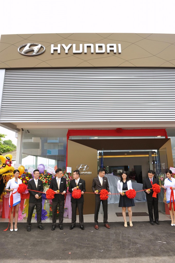 Ribbon Cutting Ceremony – (L-R) Mr Lai Nai Jen, Mr Joshua, Mr Simon, Mr Jimmy, Ms Audrey & Mr Lau