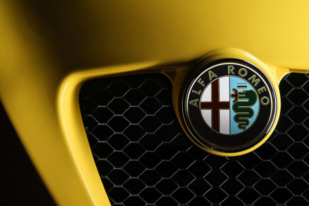 Alfa-Romeo-4C-Spider- 2016-22