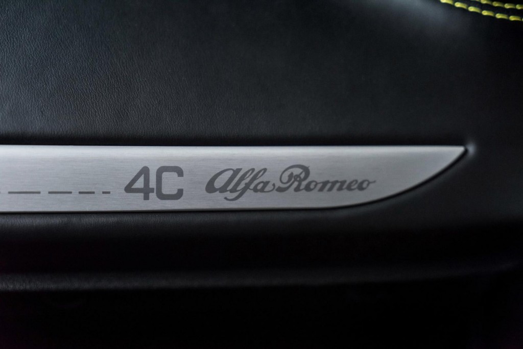 Alfa-Romeo-4C-Spider- 2016-3