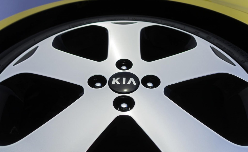Kia-Rio-2016-US-Spec-hatchback-1