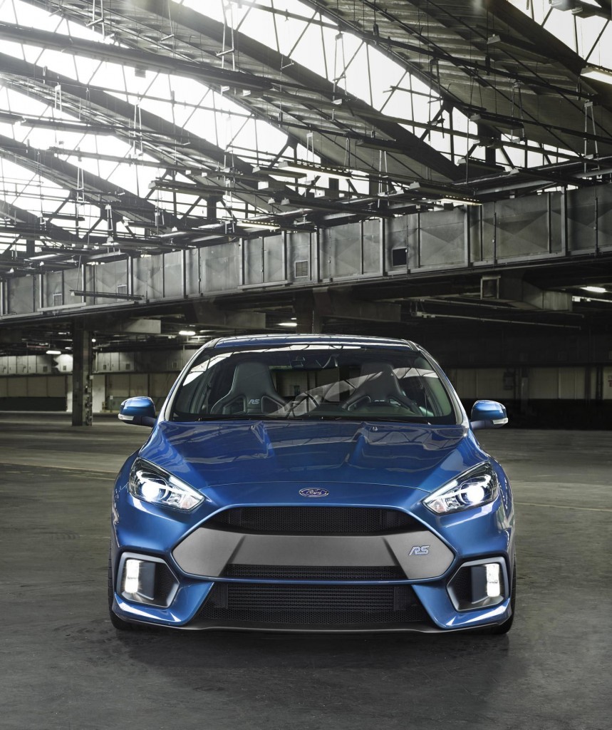 Ford-Focus-RS-2016-17
