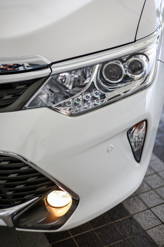 Toyota-Camry-Hybrid-2015-15