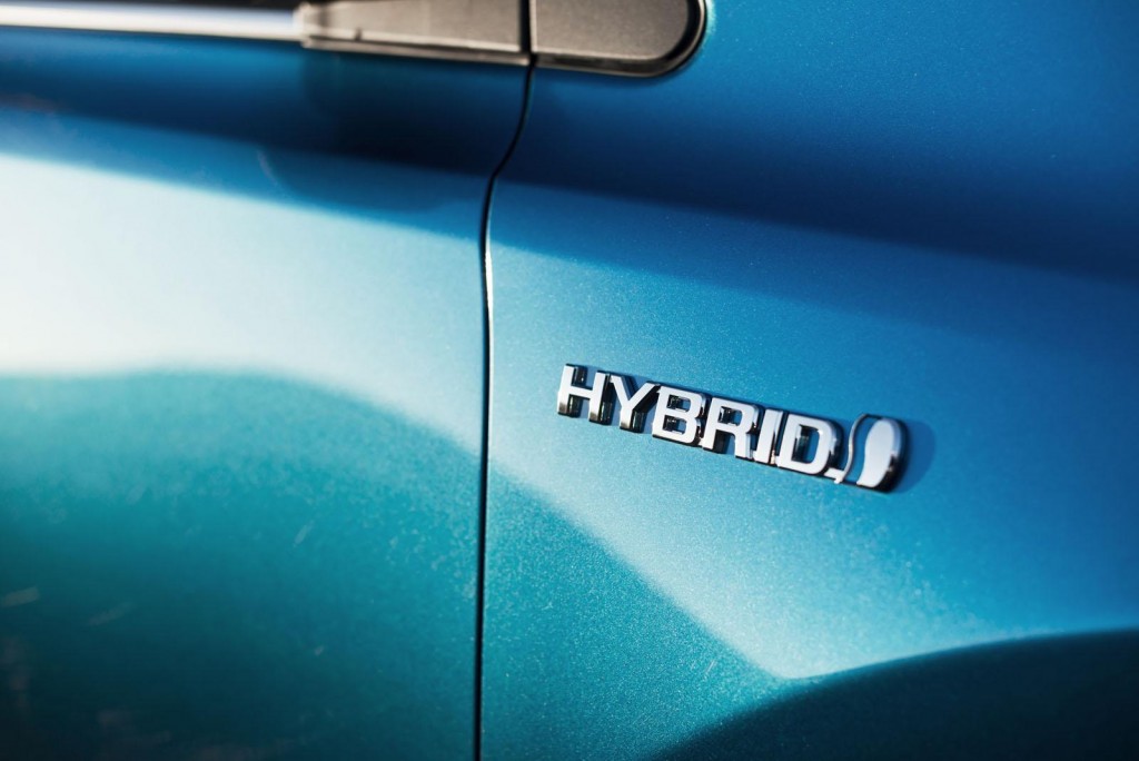 Toyota-RAV4-Hybrid-2016-14