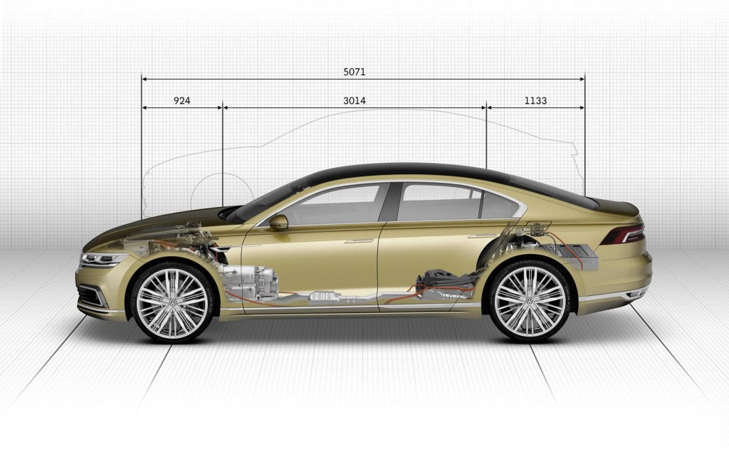 Volkswagen-C-Souper-GTE-Concept-23