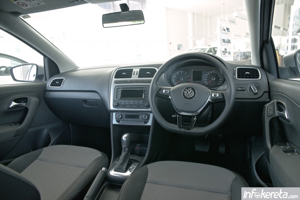 Volkswagen_Polo_hatch_IK 016