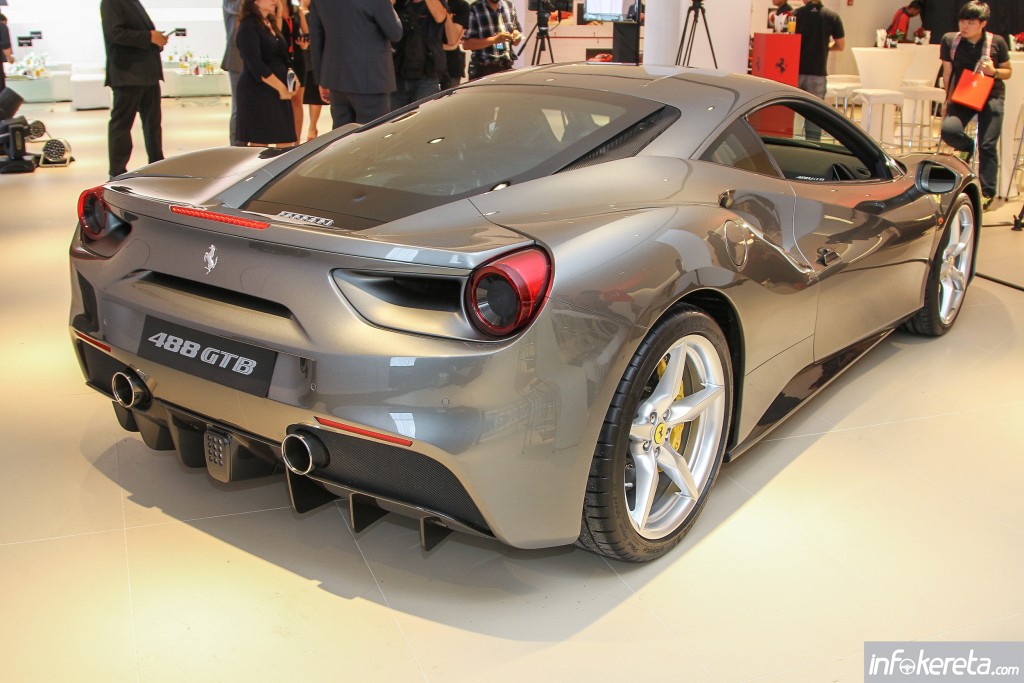 Ferrari_488GTB_18