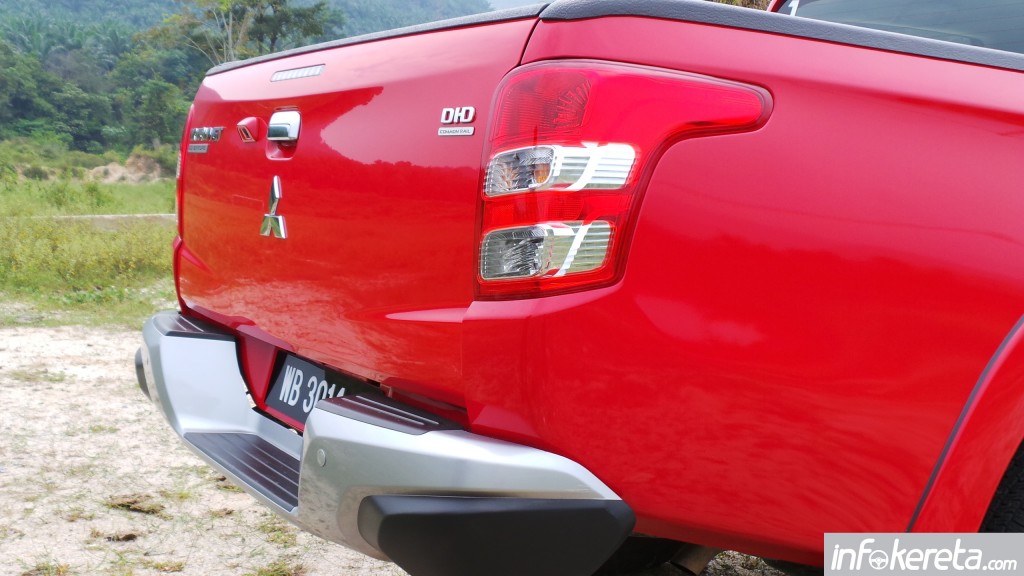 Mitsubishi_Triton_2015_Ext 054