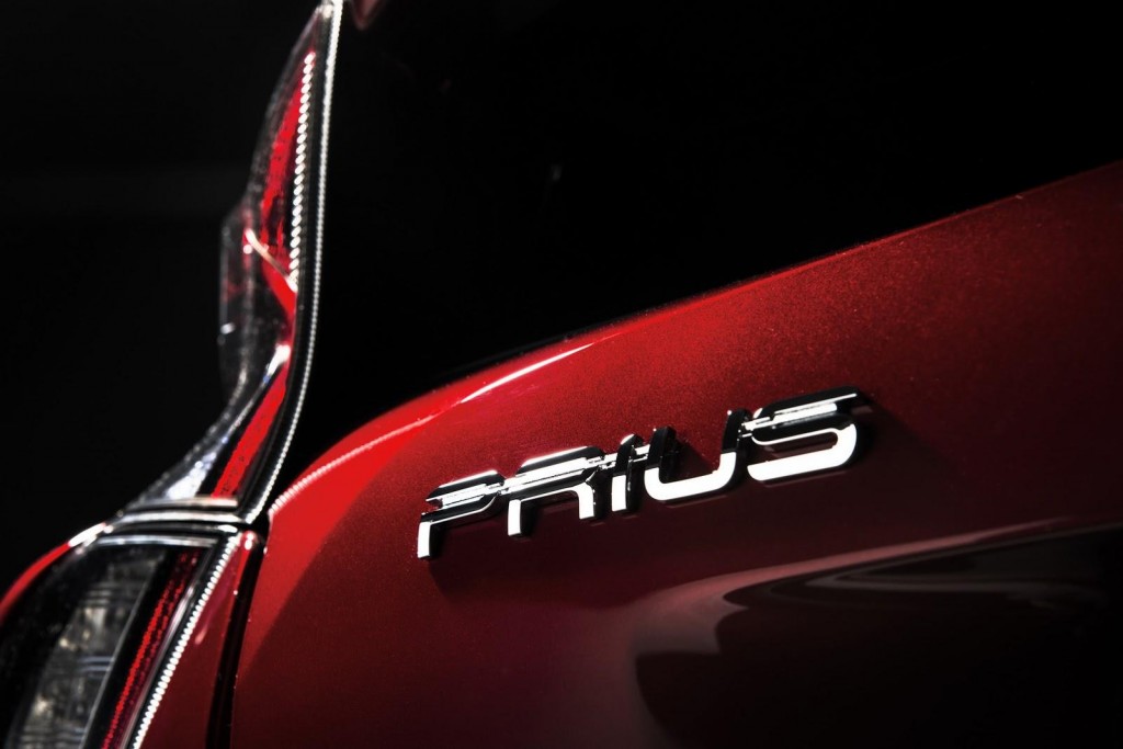 Toyota_Prius_2016_10