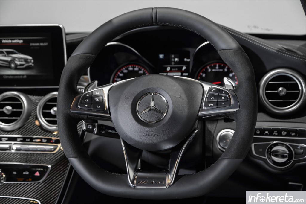 Mercedes_AMG_C63S 036