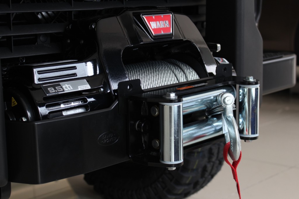 A WARN 9.5cti winch comes with the Land Rover Defender Limited Edition