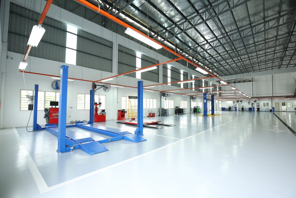 Pic 9 – Well-equipped service bays at SAG Ultimate