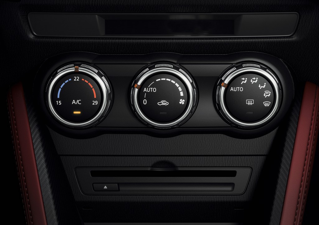 MazdaCX-3 Interior HeaterControlAuto
